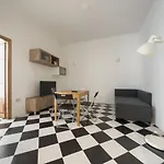 Domus Sant\'Elena 2